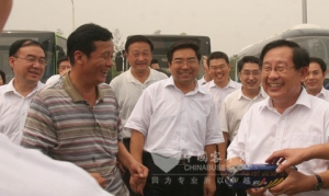 科技部部长万钢调研宇通 