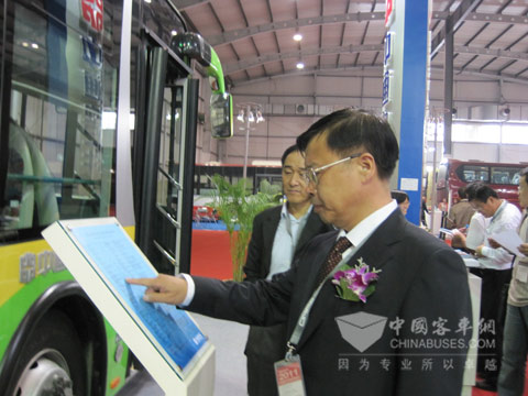 中通新能源客车:国际汽车零部件博览会上显风采