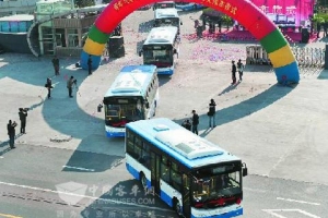 30辆青年环保公交车服务金华