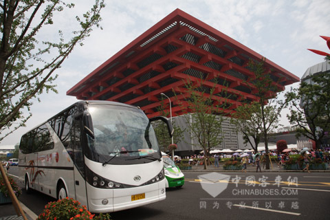 世博园区的安凯纯电动豪华客车