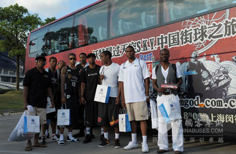 申龙赞助“2010晃动天空中国街球之旅”活动