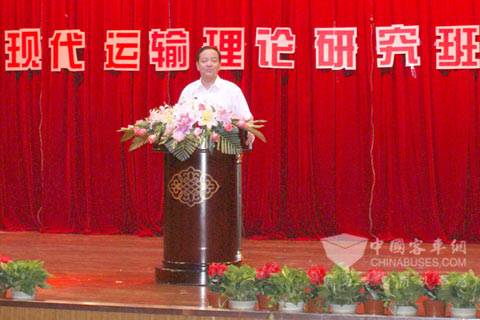 山东省交通运输厅副厅长高洪涛在答谢晚会上致词