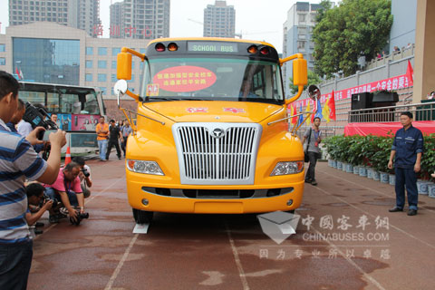 恒通加强型安全校车 完美挑战“十项标准”