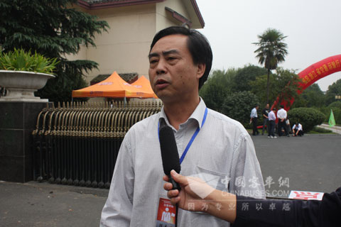 浙江赛区总裁判长陈志顺接受记者采访