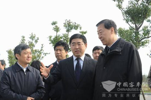 江苏省委书记罗志军考察中大新能源纯电动客车