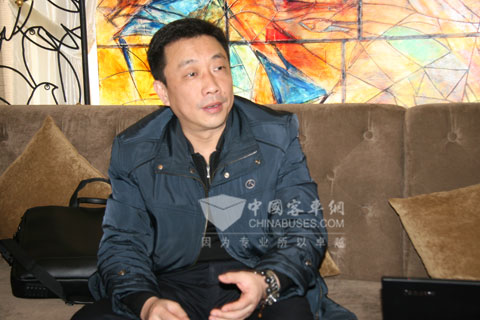 大金龙技术总监周方明在接受记者采访
