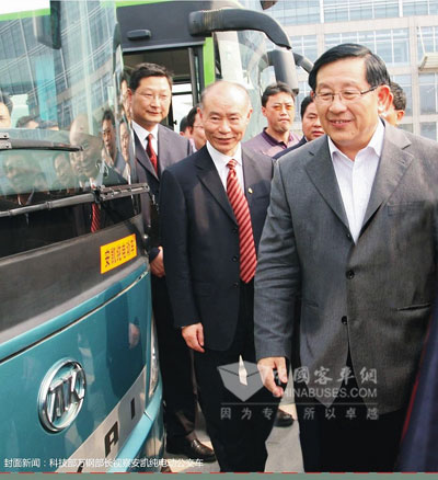 万钢部长视察安凯纯电动客车