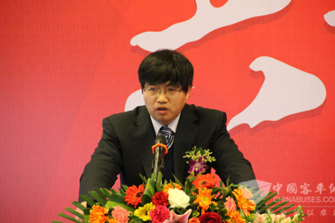东风襄樊旅行车有限公司总经理李争荣讲话