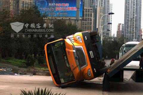 申龙校车