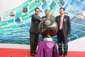 电动未来.五洲龙新一代纯电动大巴震撼上市
