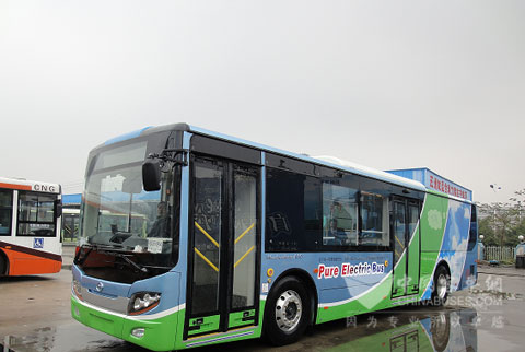 服务于澳门环保展的五洲龙纯电动公交车FDG6113