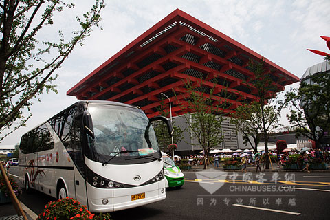 世博园区的安凯纯电动豪华客车