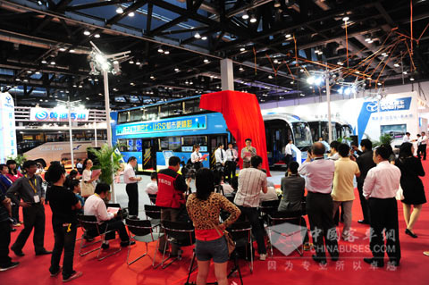 扬子江双层巴士首度亮相2012道路运输展