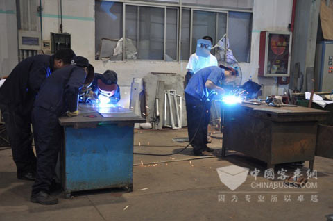 上饶客车举办电焊技能比武