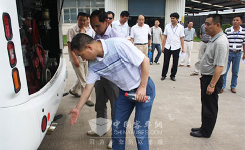 江西省城市公共交通协会考察中国恒天•百路佳客车   