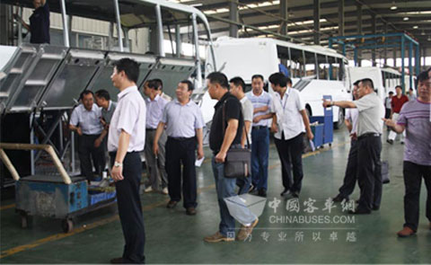 江西省城市公共交通协会考察中国恒天•百路佳客车