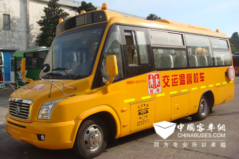 亚星校车