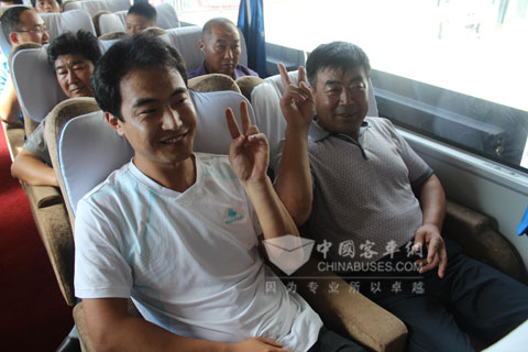 乘客对中通代卧客车表示赞赏