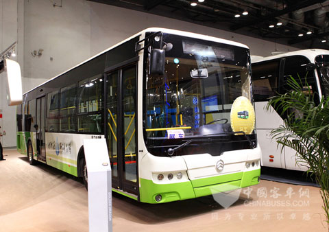 参加第三届杭州节能与新能源大赛的金旅XML6125JHEV38C混合动力公交