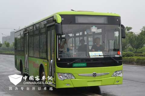 亚星JS6126GHEV混合动力客车在大赛现场