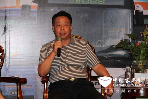 合肥公交集团副总经理、合肥白马巴士有限公司总经理宋华新