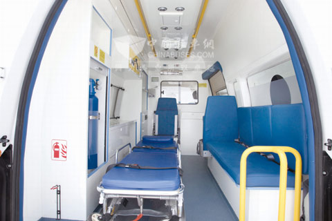 宇通ZK5030XJH1（高顶）重症监护型救护车内部