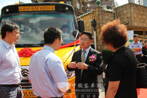 衡山集团副总裁(衡山汽服董事长)潘召章先生与金旅领导亲切交流