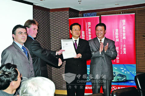 2005年3月,大金龙首次通过英国VCA认证测试,由此正式展开了对欧洲市场的全力开拓