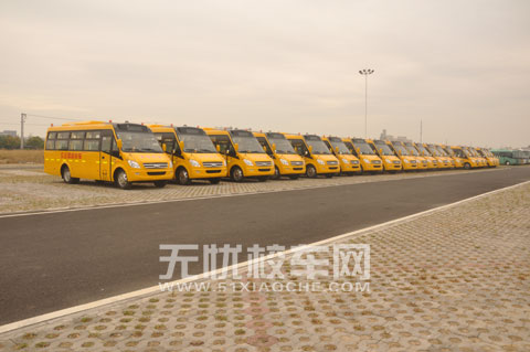 江淮长头校车