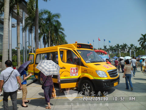 海格校车