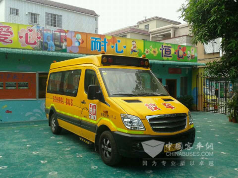 海格校车