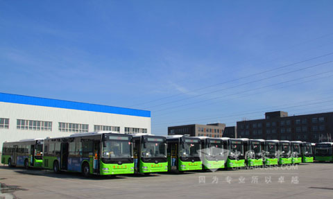 整装待发的黄海LNG公交车