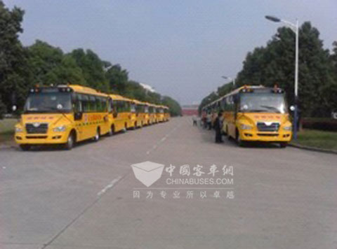 配备江淮专用底盘的校车
