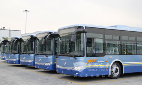 2013年首批68辆大金龙XMQ6127G为厦门BRT更新升级