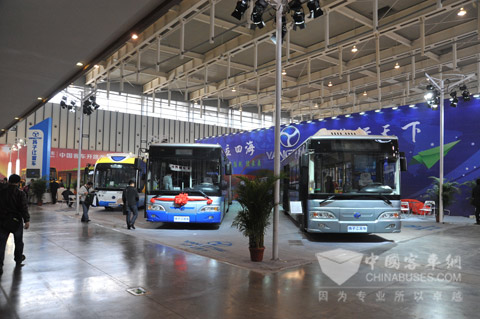 扬子江全新18米大容量铰接客车亮相南京车展
