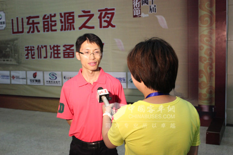 中通客车品牌文化部长李笃生接受山东电视台采访