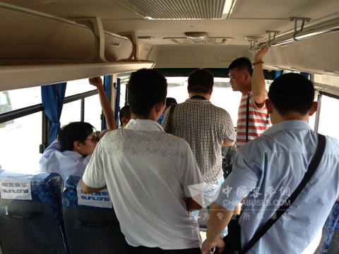 当地客运公司领导参观申龙城乡客车