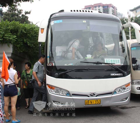 重庆海外旅游公司旗下的大金龙客车