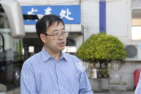 杭州长运集团公司总工程师金柏正对金旅10米一层半给予高度评价