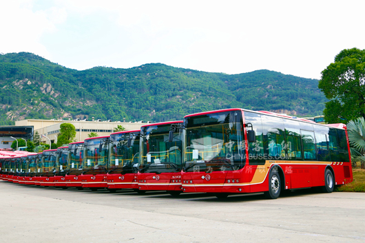 2014年9月底交付南宁公交的金旅新能源客车