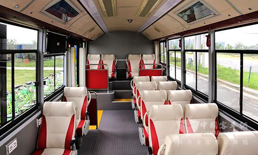 　　海格KLQ6832GEV纯电动微循环公交宽敞舒适的内部空间