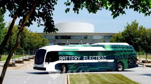 美国一纯电动巴士续航里程破400公里