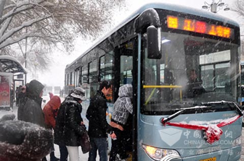 牡丹江市首批环保公交车踏雪上线