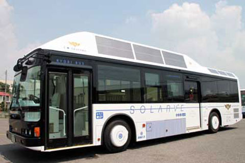 世界上第一辆配备有太阳能电池的公交巴士
