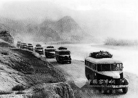 20世纪50年代青海的客车运输队