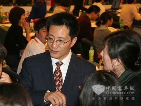 杭州中策橡胶有限公司副总经理葛国荣在央视2010年黄金资源广告招标会上