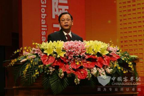 玉柴股司代副总经理钟玉伟在玉柴机器2010年营销服务大会上发言