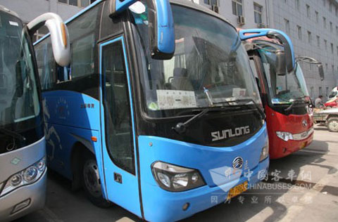 邯郸运输公司司机张师傅驾驶的申龙客车