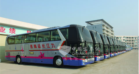在九江长运的运营车辆中，金龙客车占据了半壁江山，图为该公司批量购进的XMQ6129Y8