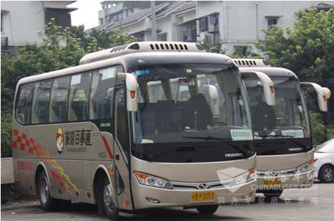 　重庆旅景旅游公司营运的大金龙客车